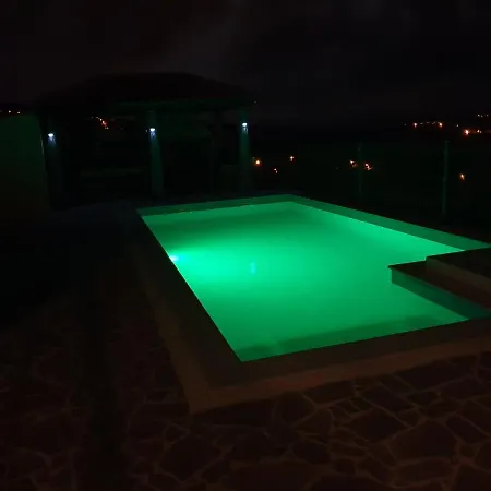 Panorama Apartment *